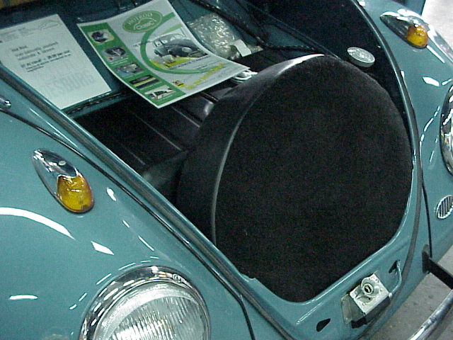 weggooien binnenvallen bleek Volkswagen Kever Reservewielhoes, zwart tapijt met vinyl zijkant - BP807911